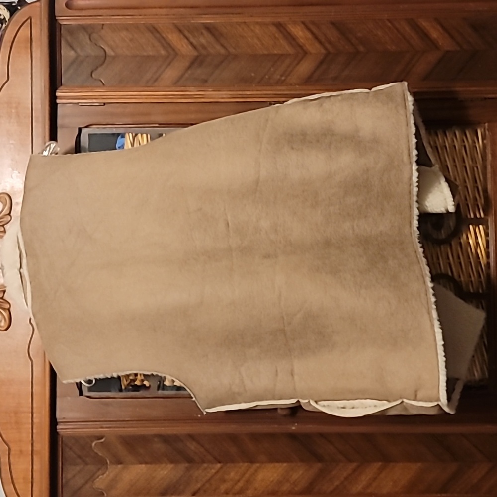 Vest - Picture 2 of 3